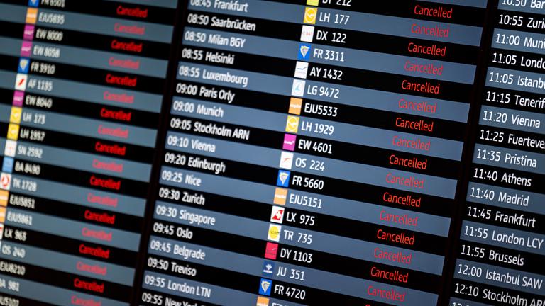 Alle Flüge sind zum Beginn des Warnstreiks von Verdi am Hauptstadtflughafen Berlin-Brandenburg BER gestrichen. 