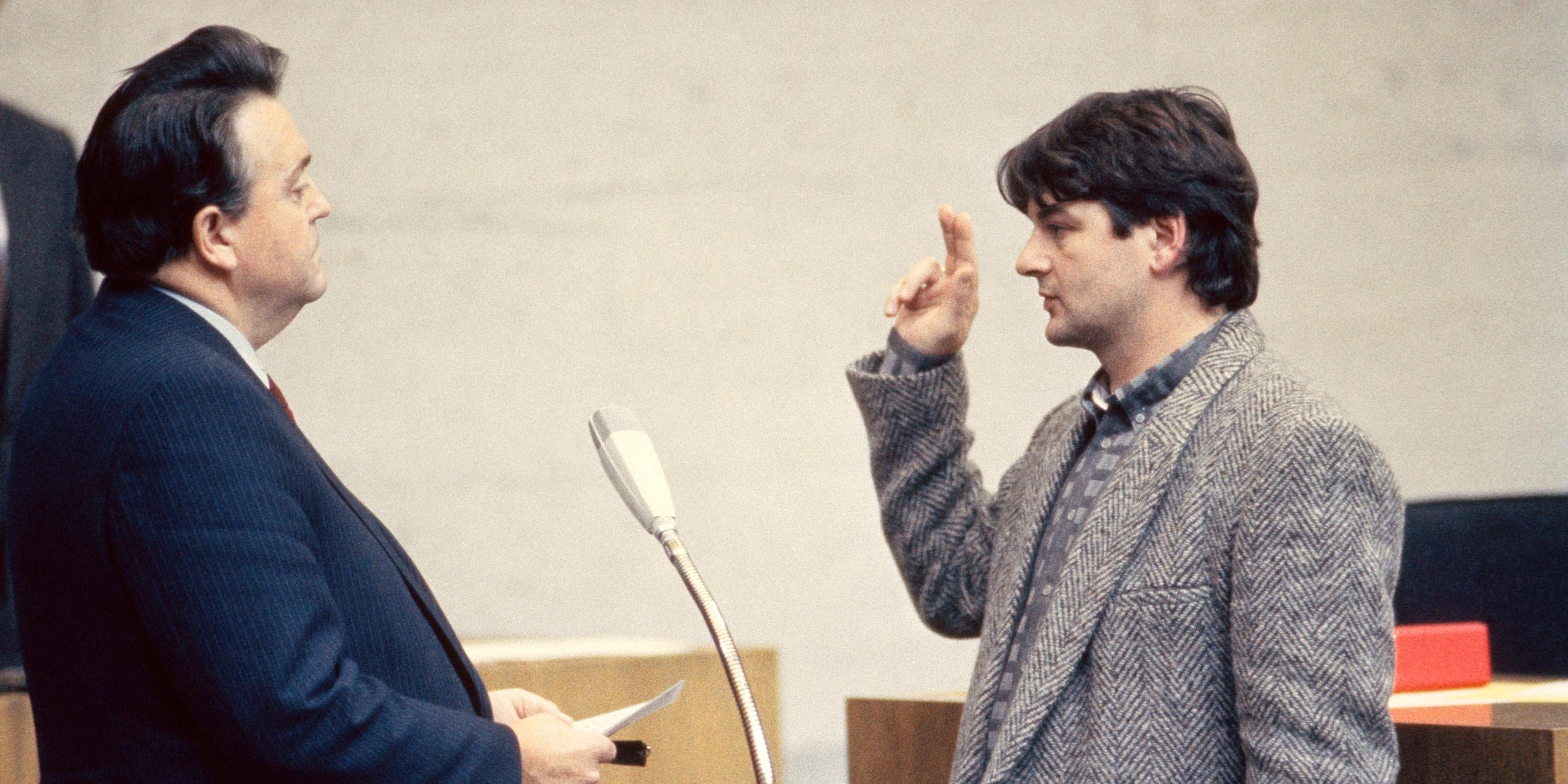 Joschka Fischer wird 1985 als erster grüner Minister vereidigt