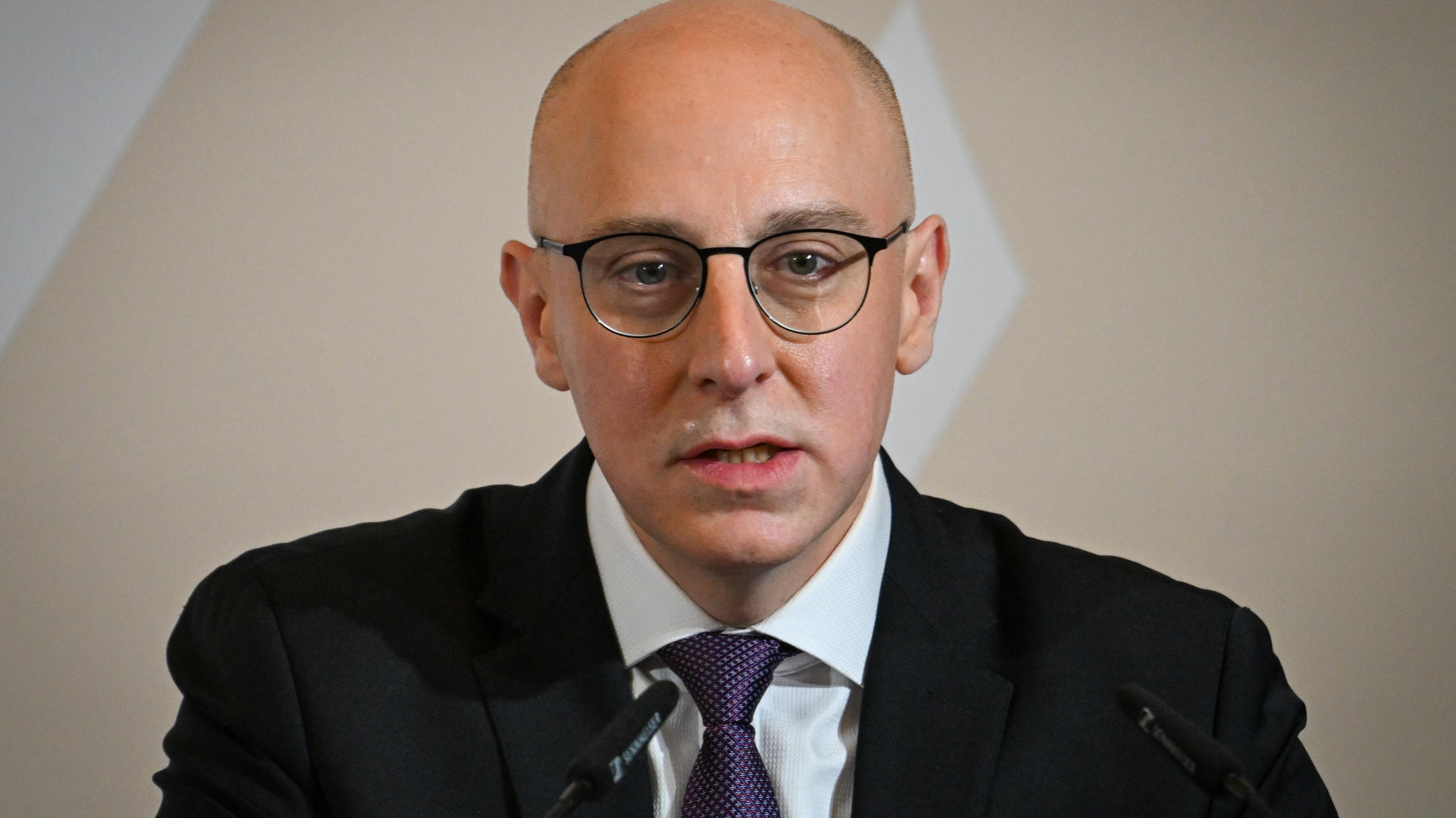 Sinan Selen, Präsident des Bundesamtes für Verfassungsschutz, spricht während des Festaktes zum 75-jährigen Bestehen des Bundesamt es für Verfassungsschutzes.