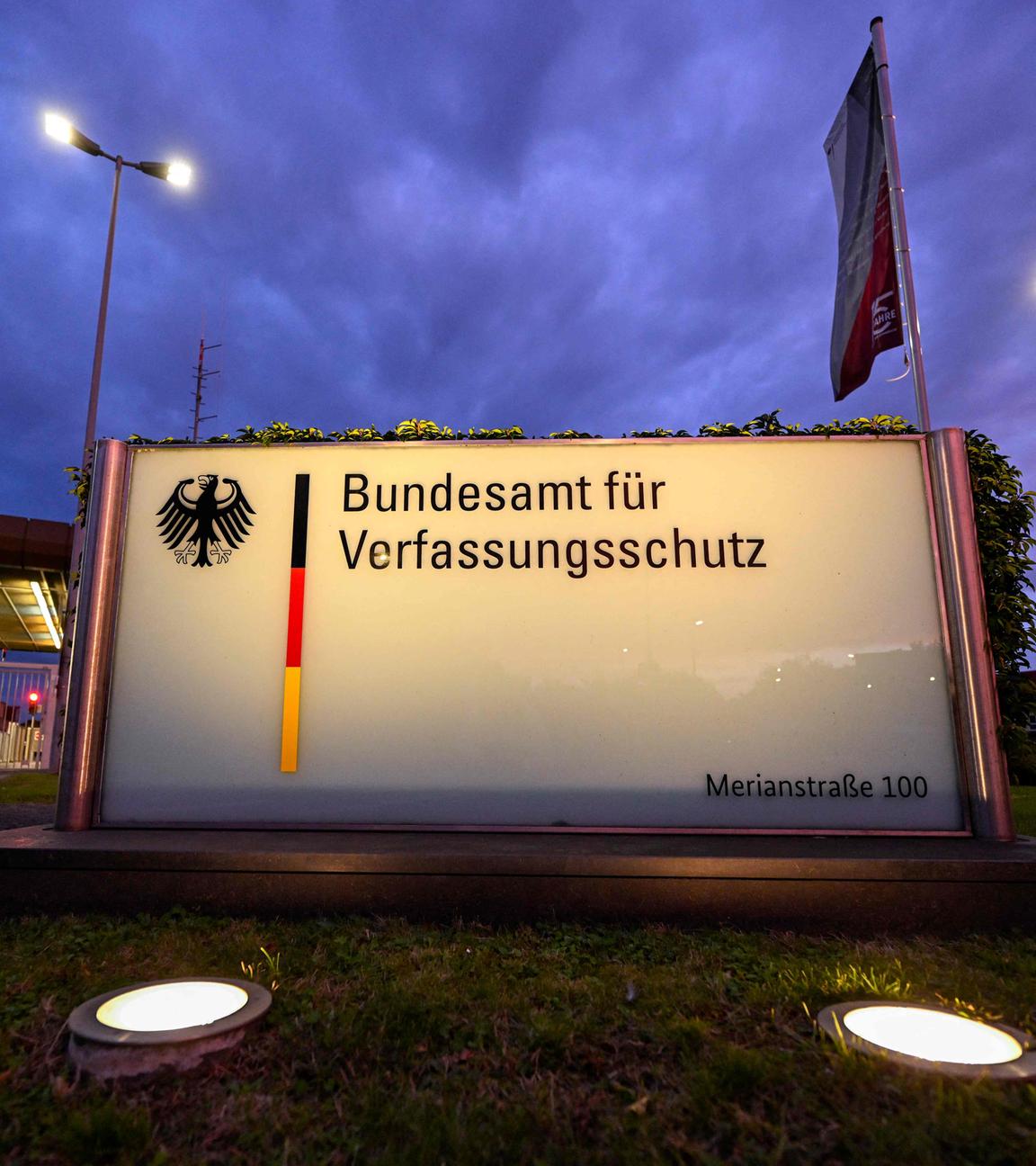 Außenansicht des Bundesamts für Verfassungsschutz (BfV) in Köln, Deutschland.