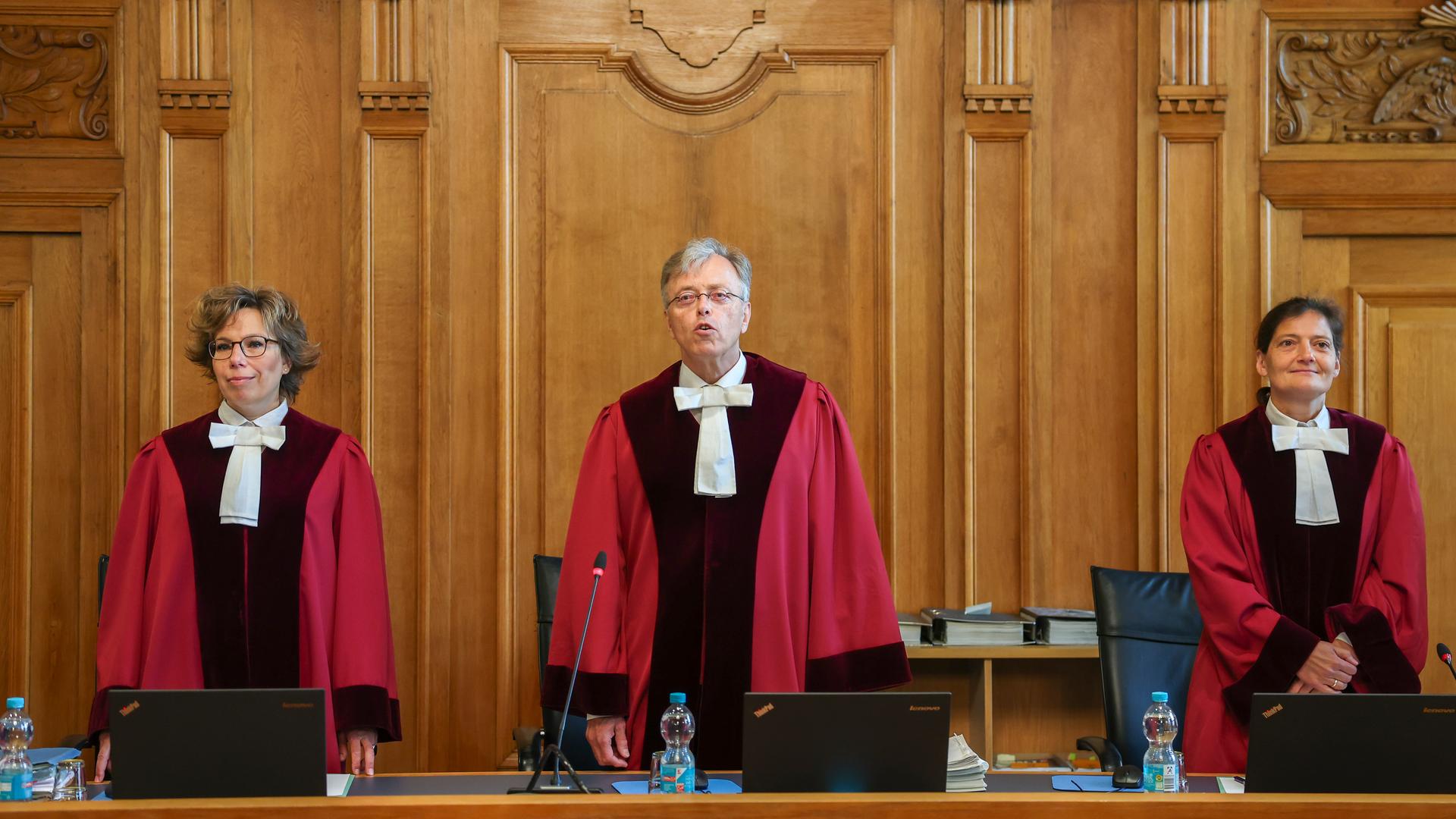 Sachsen, Leipzig: Ingo Kraft (M), Vorsitzender Richter des 6. Revisionssenat, eröffnet die Revisionsverhandlung vor dem Bundesverwaltungsgericht.