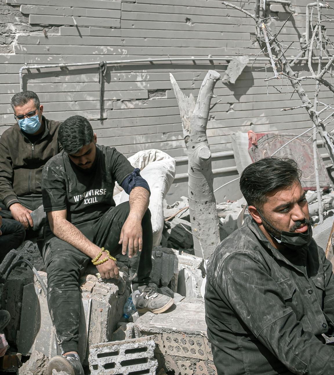 Trotz möglicher Verhandlungen zwischen den USA und Iran gehen die Angriffe auf beiden Seiten weiter.