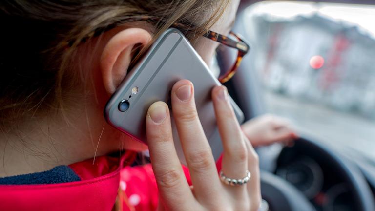 Der Deutsche Gerichtstag hat sich auch mit dem Vorschlag höherer Strafen für die Handynutzung am Steuer befasst.