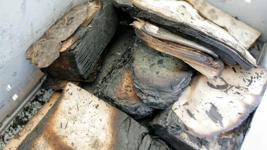 Wie Weimars Bücherretter verbrannte Werke wiederbeleben