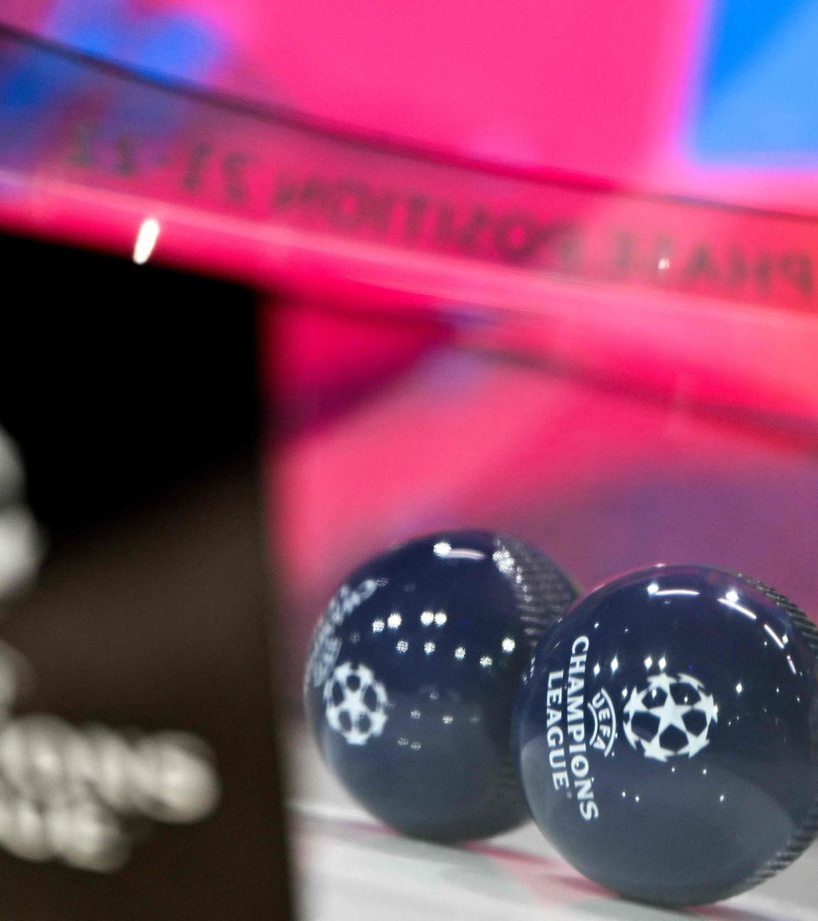 Dieses Foto zeigt die Losbecher vor der Auslosung der K.O.-Phase der UEFA Champions League-Play-offs 2025/26 im Haus des Europäischen Fußballs in Nyon am 30. Januar 2026. 