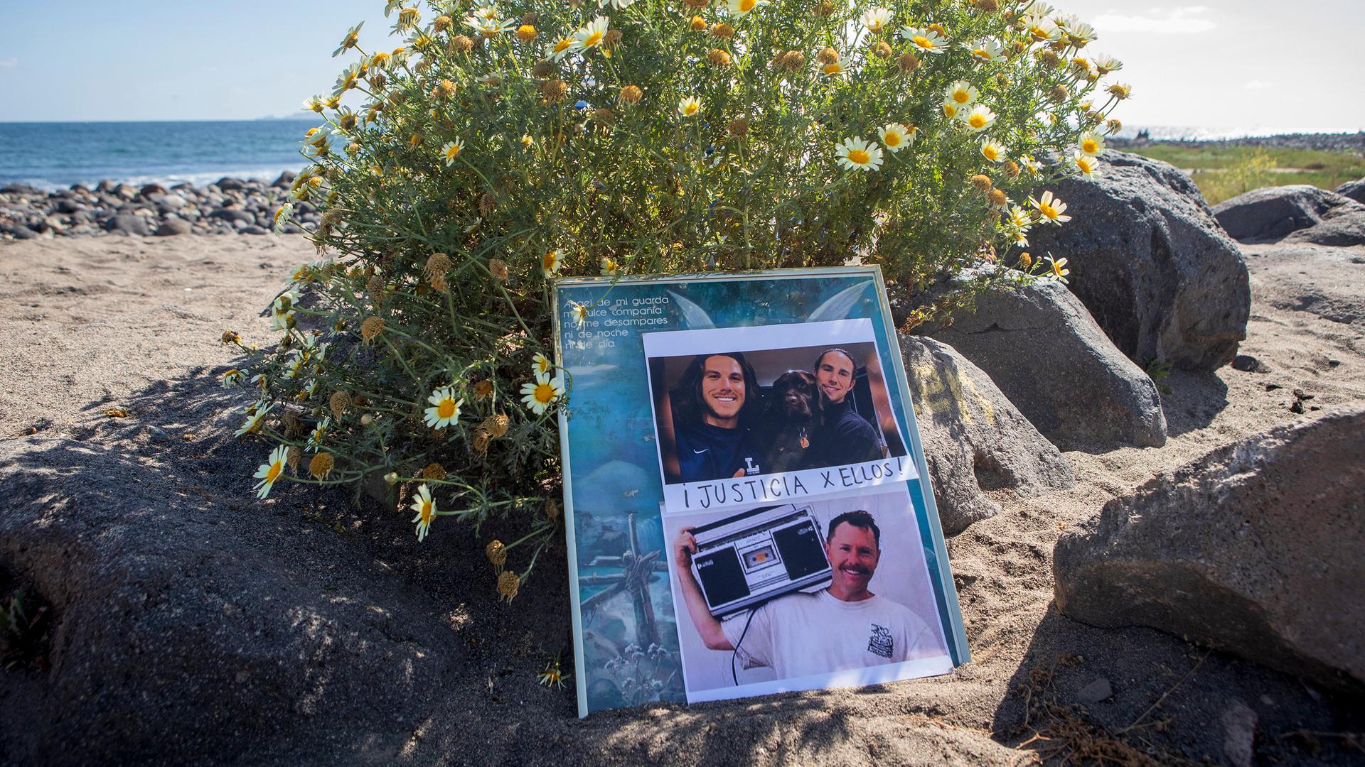 Fotos der verschwundenen ausländischen Surfer am Strand in Ensenada, Mexiko