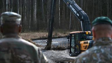 Bergung eines Panzers in der Nähe eines Truppenübungsplatzes bei Pabadre (Litauen), aufgenomme am 26.03.2025