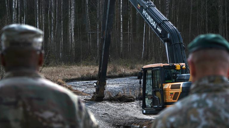 Bergung eines Panzers in der Nähe eines Truppenübungsplatzes bei Pabadre (Litauen), aufgenomme am 26.03.2025