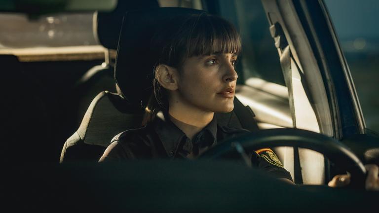 Verónica Echegui als Polizistin Helena