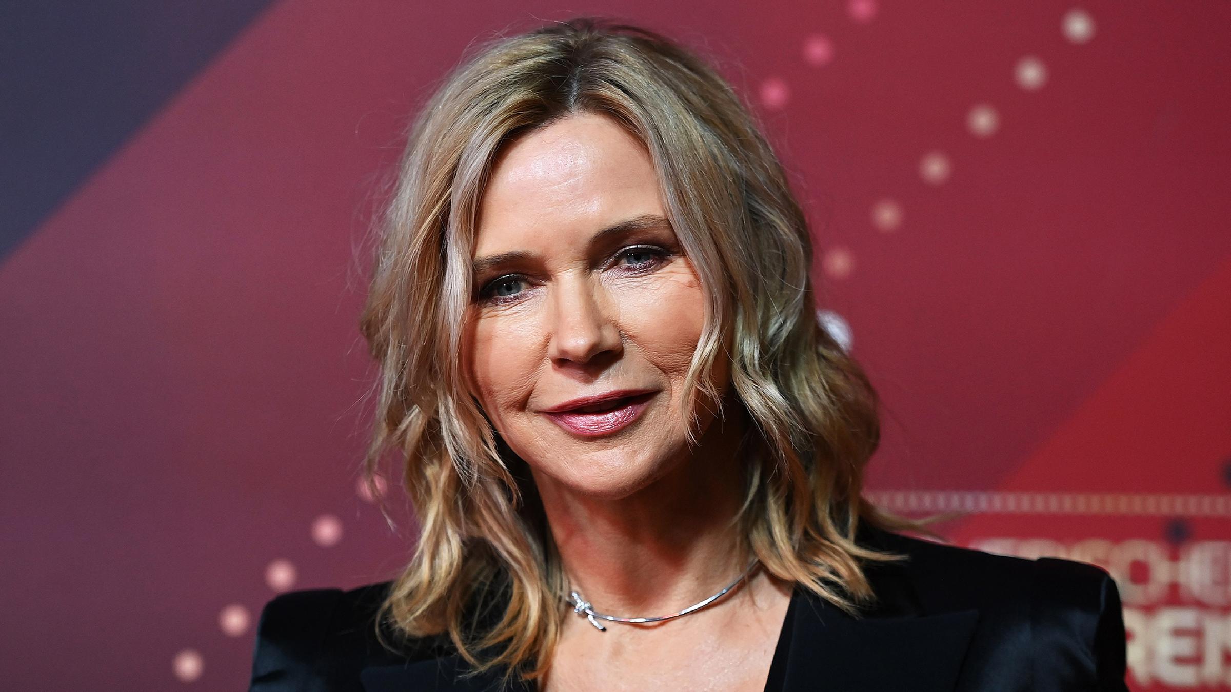 Sie lasse sich von keinem Mann mehr anbrüllen, so Veronica Ferres auf Instagram. Damit spricht sich die Schauspielerin klar gegen übergriffiges Verhalten in der Filmindustrie aus. (05.05.2025)