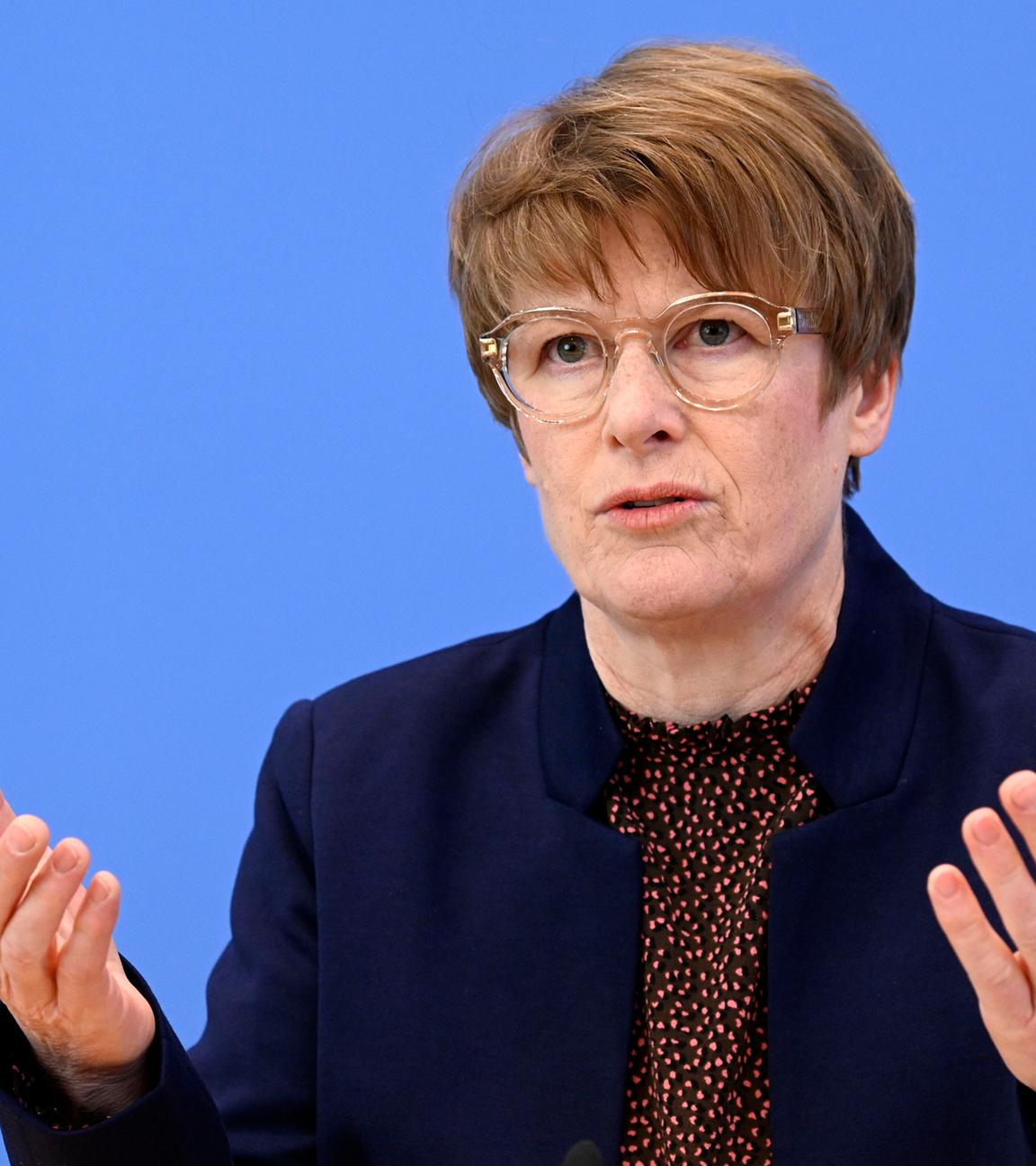 Veronika Grimm bei der Bundespressekonferenz Vorstellung des Frühjahrsgutachten 2025 in Berlin