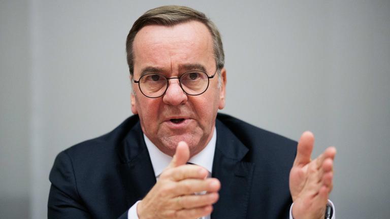 Berlin: Boris Pistorius (SPD), Bundesminister für Verteidigung, bei einem Interview mit der Nachrichtenagentur dpa.