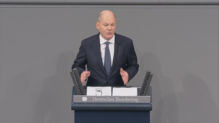 Kanzler Olaf Scholz stellt Vertrauensfrage im Bundestag