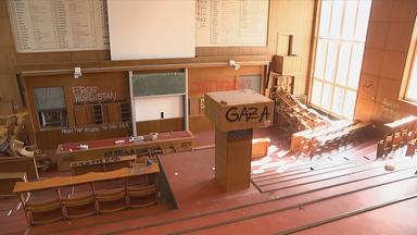 Verwüsteter Hörsaal