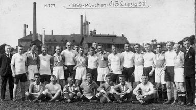 Gruppenfoto vor dem Spiel TSV 1860 München gegen VfB Leipzig im Jahre 1921