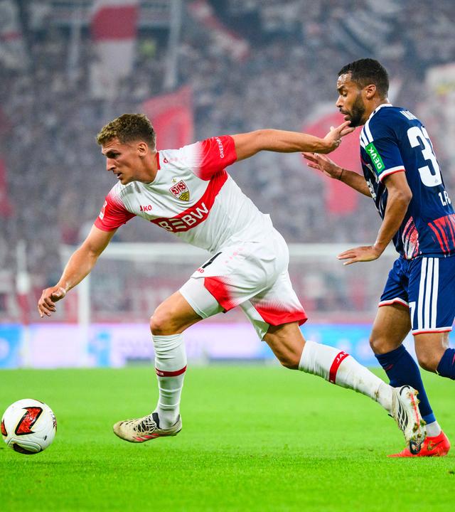 Grischa Prömel behauptet den Ball gegen Linton Maina