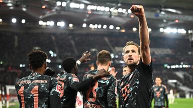 Münchens Harry Kane jubelt nach dem Tor zum 1:2 durch Goretzka.