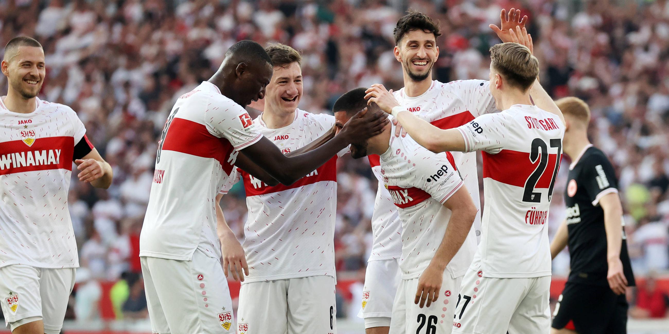 Deniz Undav (VfB Stuttgart) und Serhou Yadaly Guirassy (VfB Stuttgart) jubeln.