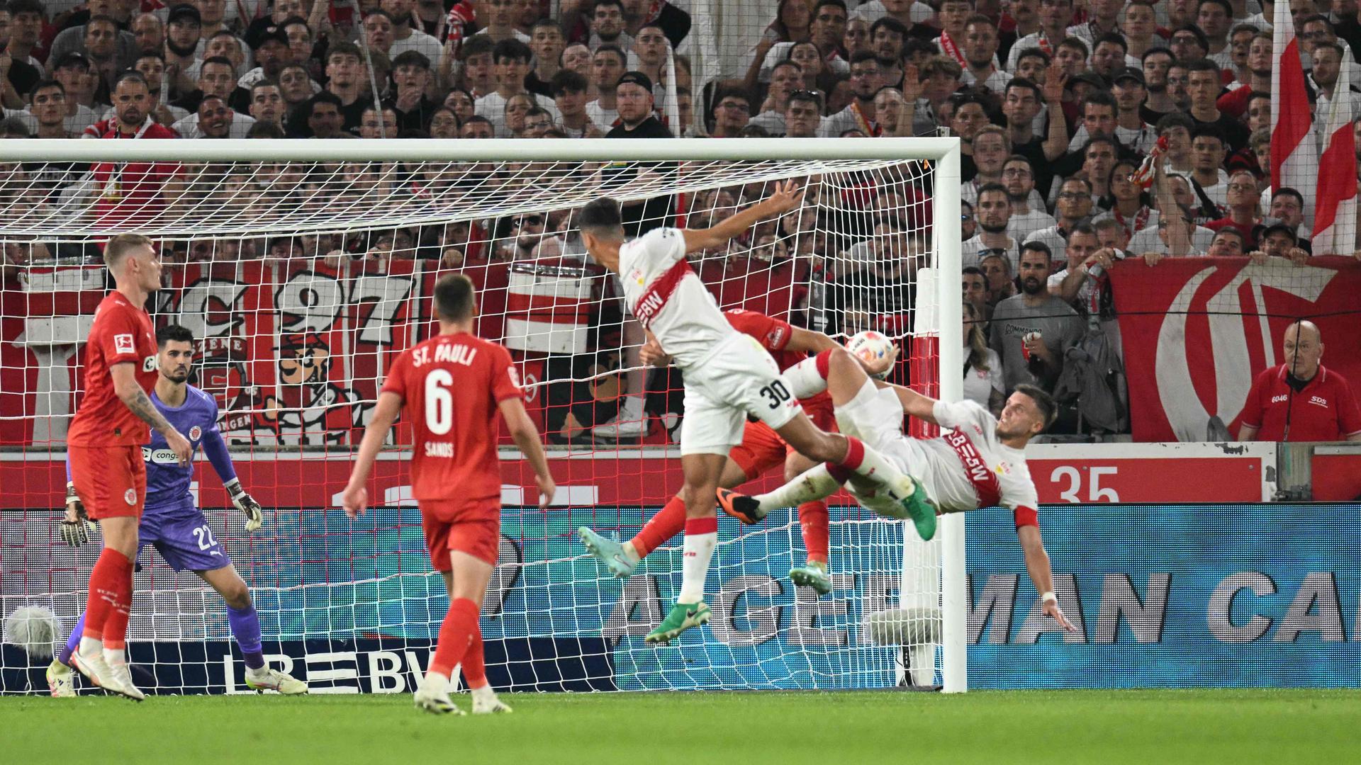 Fußball: VfB Stuttgart - FC St. Pauli.