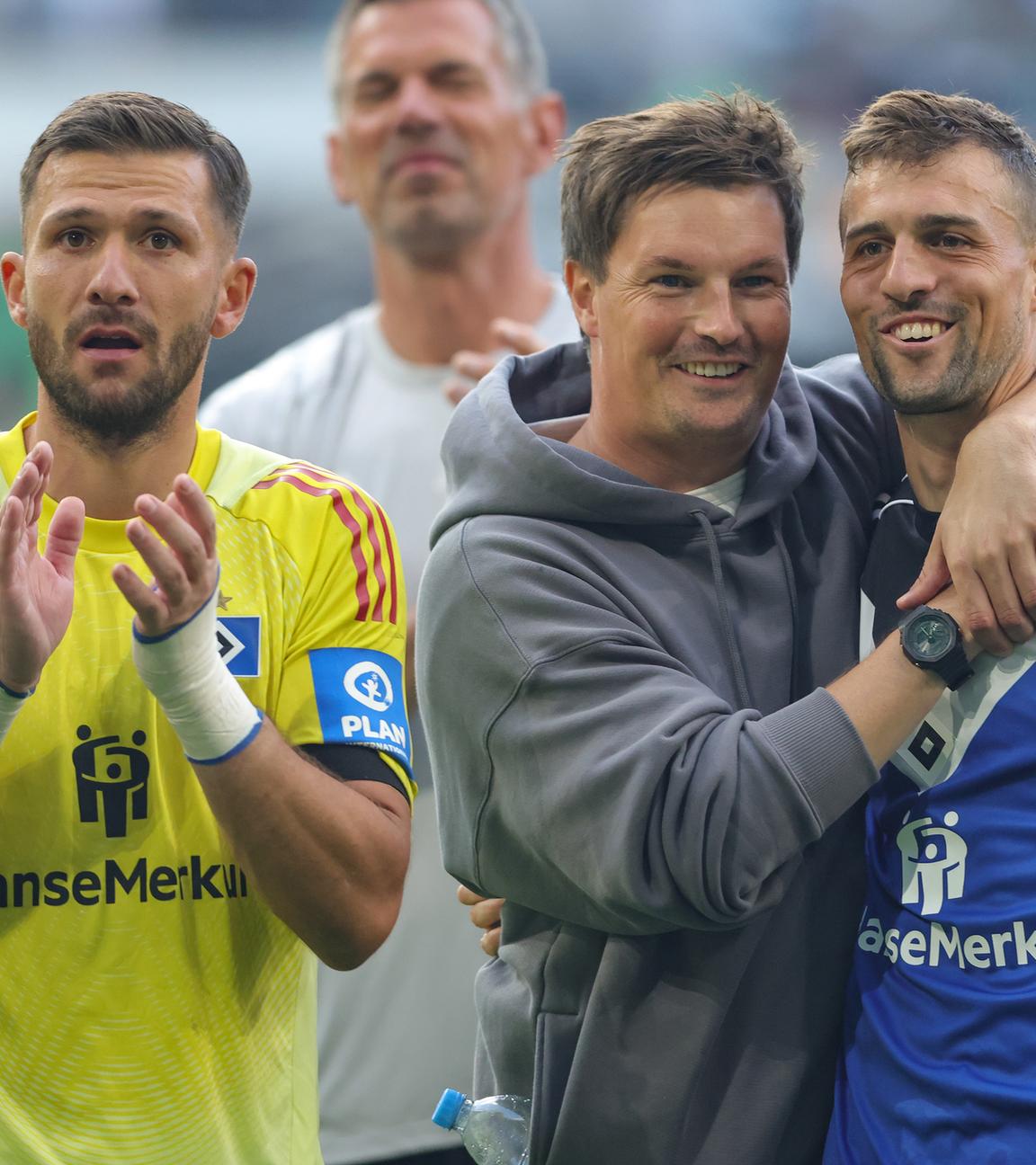 HSV-Torwart Daniel Heuer Fernandes, Trainer Merlin Polzin und Jonas Meffert (von links)