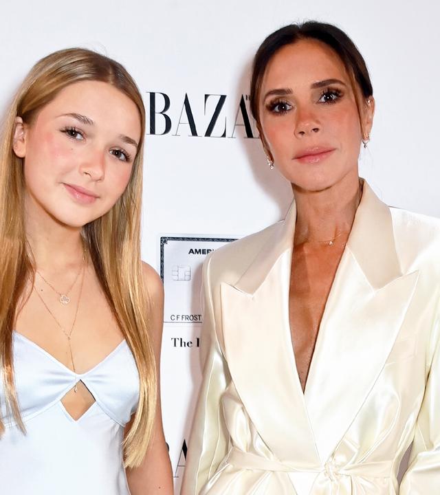 Victoria Beckham und ihre Tochter Harper auf "Women of the Year"-Gala 2024. 