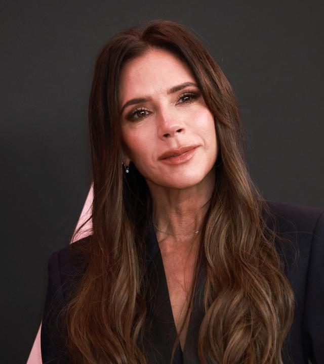 Sängerin und Modeschöpferin Victoria Beckham wird 50 Jahre.