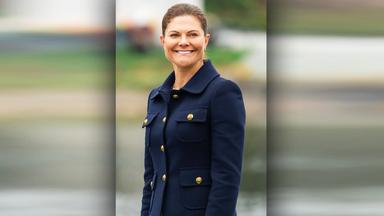 Kronprinzessin Victoria von Schweden lächelt in die Kamera.