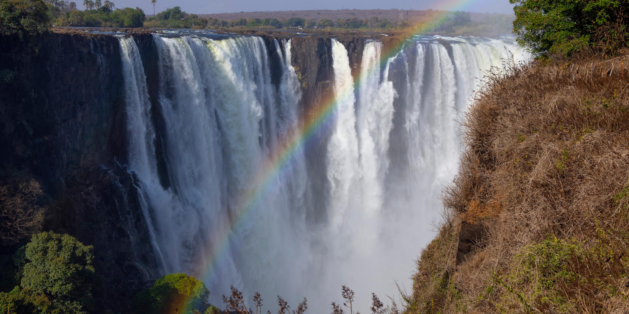 Die Victoriafälle des Fluss Sambesi in Afrika 