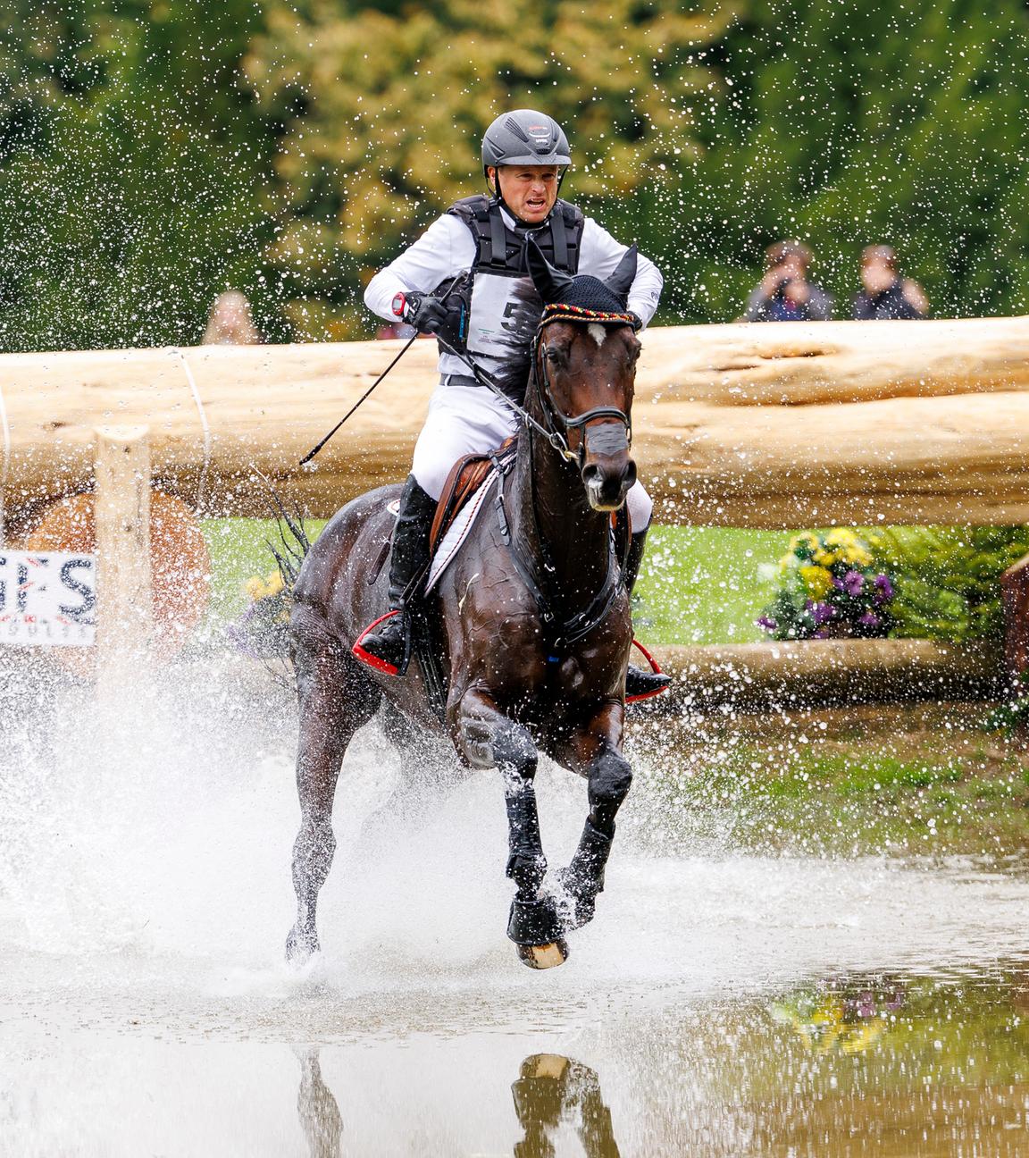 Großbritannien, Blenheim: Pferdesport/Vielseitigkeit: Europameisterschaft, Geländeritt, Blenheim Palace, Michael Jung aus Deutschland reitet auf FischerChipmunk FRH durch den Parcours.