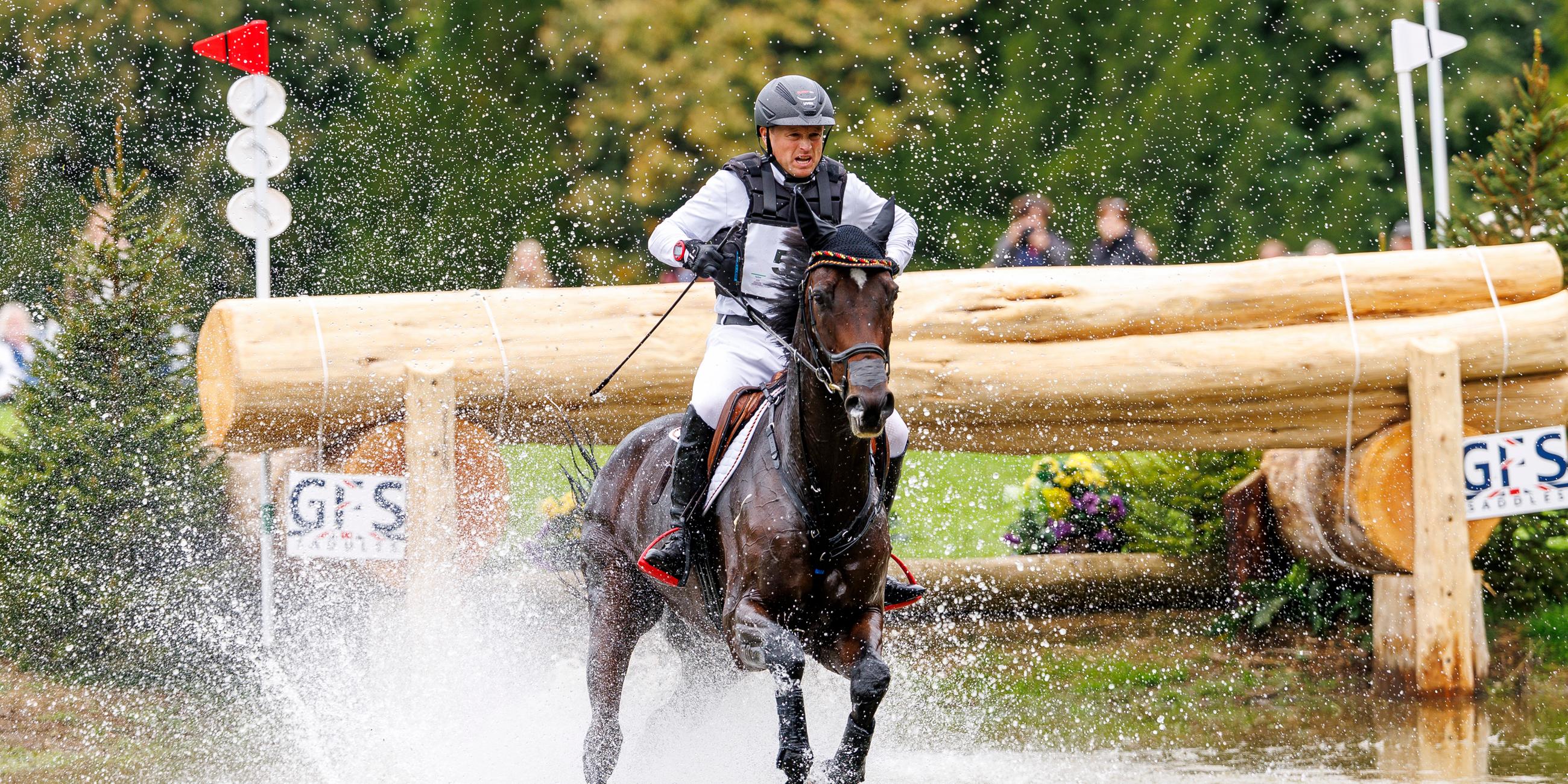 Großbritannien, Blenheim: Pferdesport/Vielseitigkeit: Europameisterschaft, Geländeritt, Blenheim Palace, Michael Jung aus Deutschland reitet auf FischerChipmunk FRH durch den Parcours.