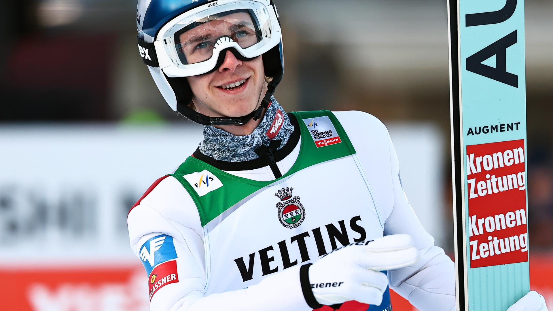 Bayern, Garmisch-Partenkirchen: Ski nordisch/Skispringen: Vierschanzentournee, Weltcup, Großschanze, Herren, 1. Durchgang, Österreichs Daniel Tschofenig reagiert nach seinem Sprung.