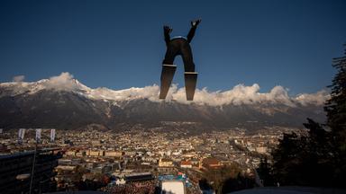 Skispringer bei der Vierschanzentournee in Innsbruck