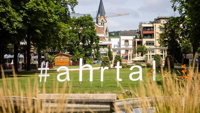 Schriftzug "#ahrtal" im Kurpark Bad Neuenahr