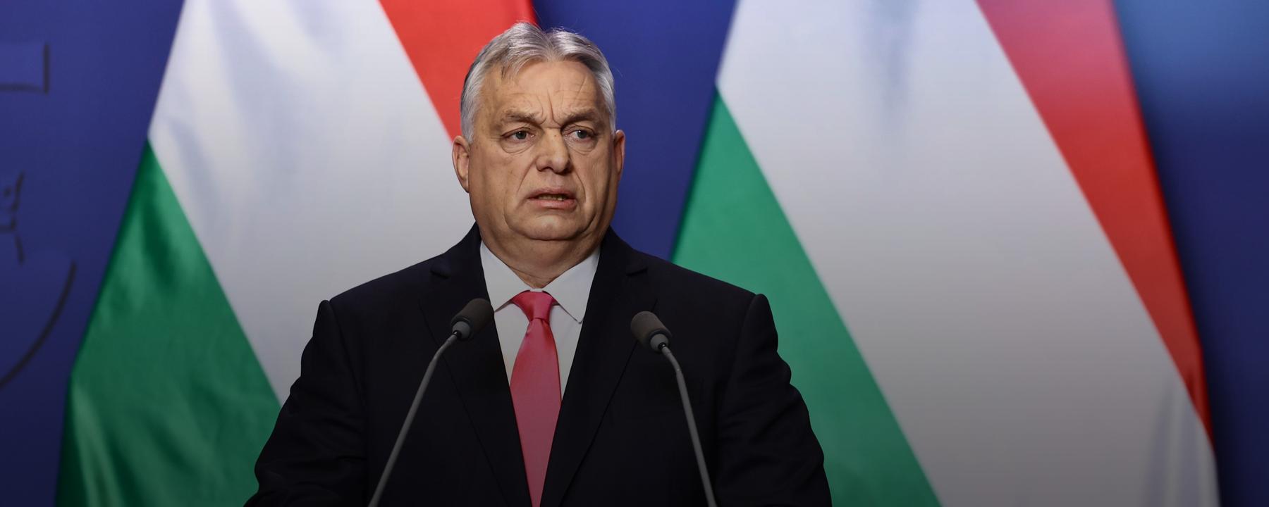 Der ungarische Ministerpräsident Viktor Orban hält am 05.01.2026 eine Pressekonferenz im Büro des Ministerpräsidenten im Carmelita-Kloster in Budapest, Ungarn. 
