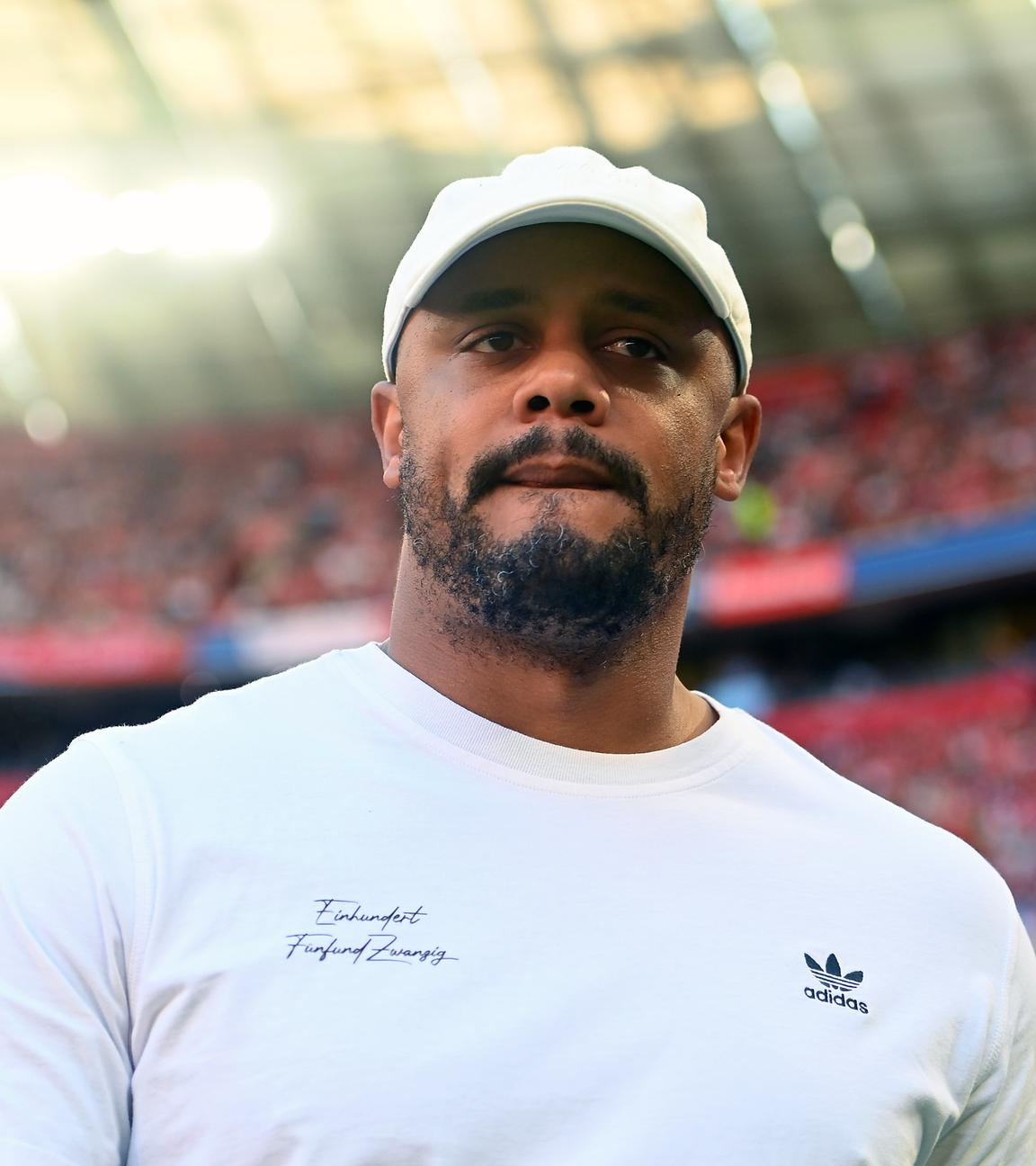 Trainer Vincent Kompany (Bayern München) beim Spiel gegen Heidenheim.