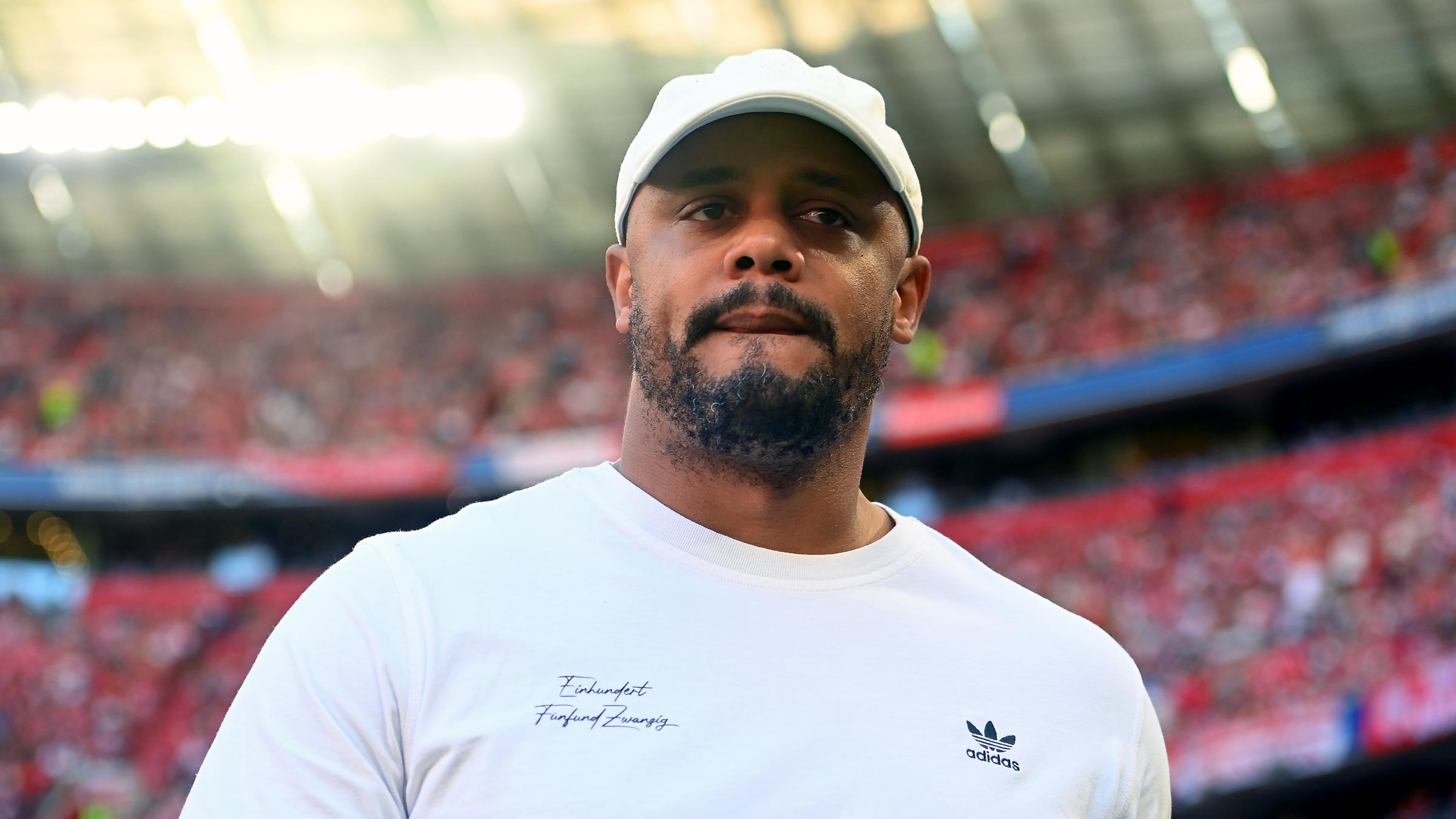 Trainer Vincent Kompany (Bayern München) beim Spiel gegen Heidenheim.