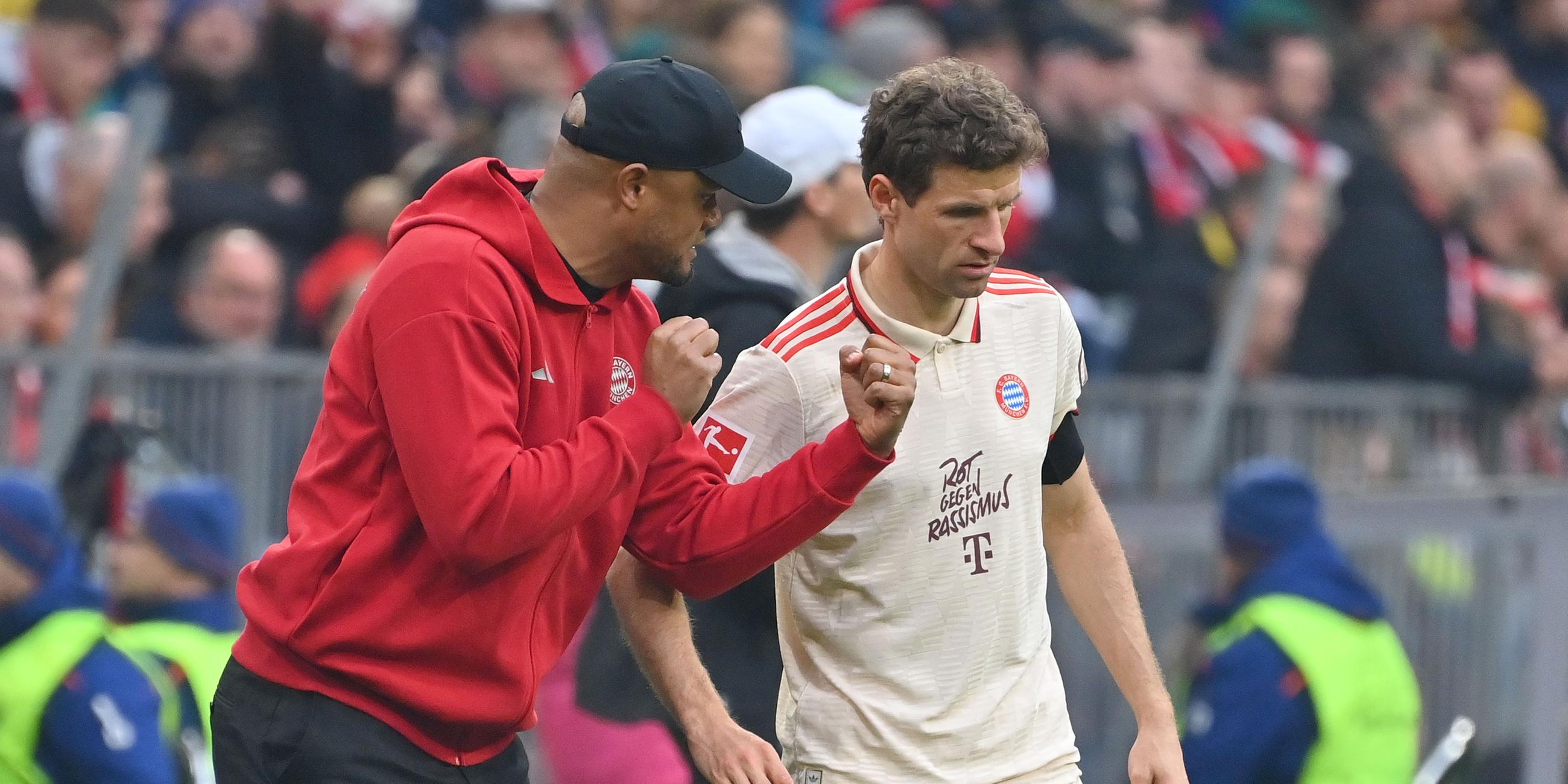 Bayerns Trainer Vincent Kompany und Thomas Müller