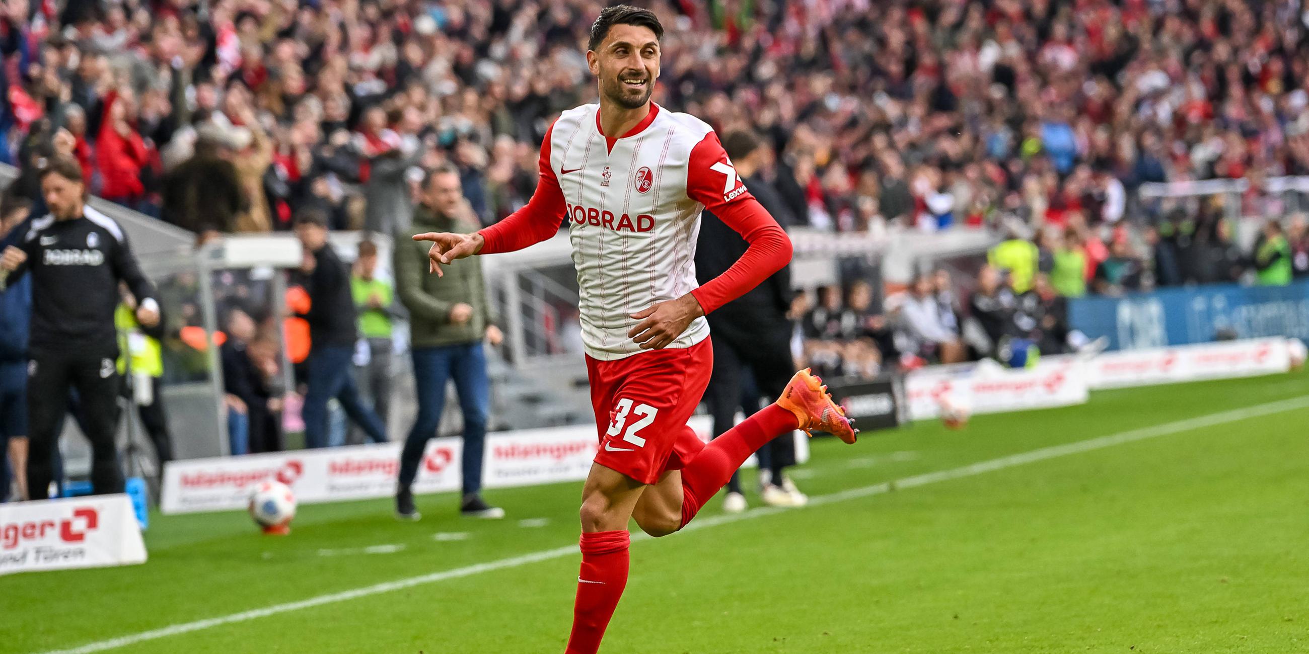 Vincenzo Grifo (SC Freiburg, 32) jubelt.