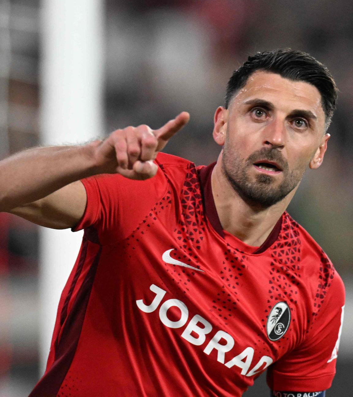 Vincenzo Grifo feiert sein Tor zum 3-1 während eines Spiels der UEFA Europa League am 19.03.2026.