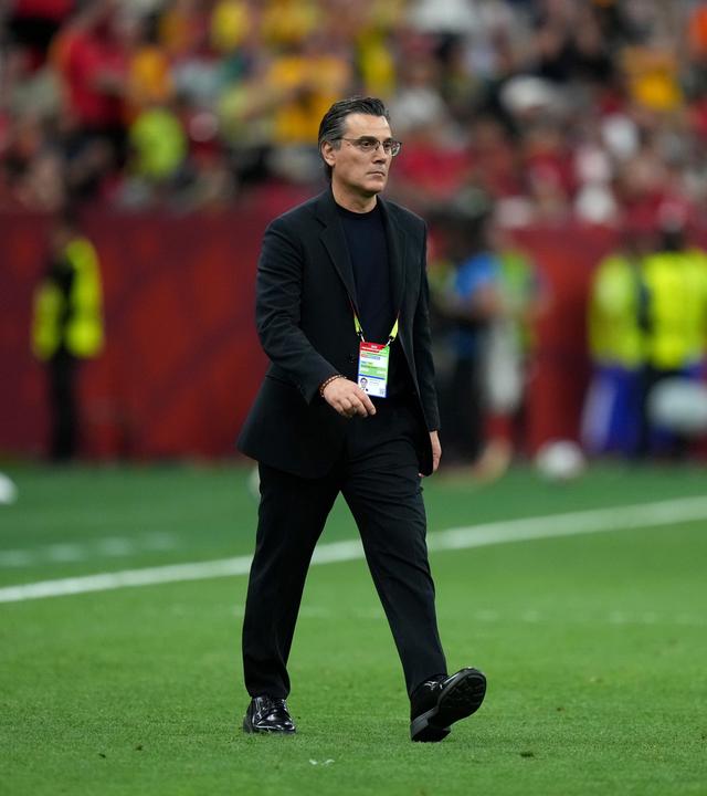 Der Trainer der türkischen Nationalmannschaft Vincenzo Montella läuft in Vancouver über den Platz