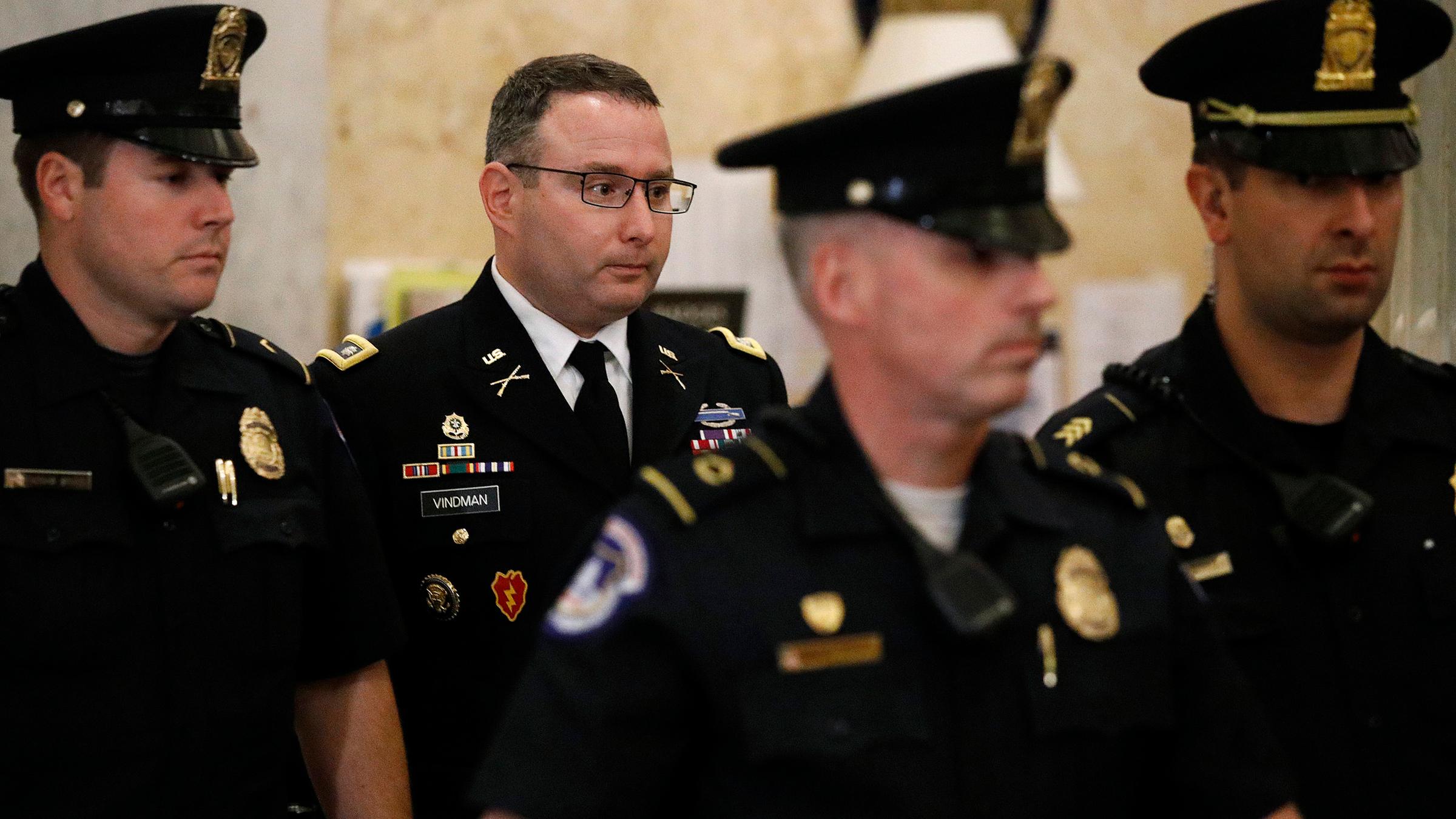 Alexander Vindman kommt zu einer Anhörung im Repräsentantenhaus, aufgenommen am 26.10.2019 in Washington, USA