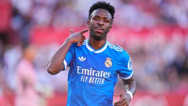 Der Fußballer Vinicius Junior jubelt nach einem Tor für Real Madrid.