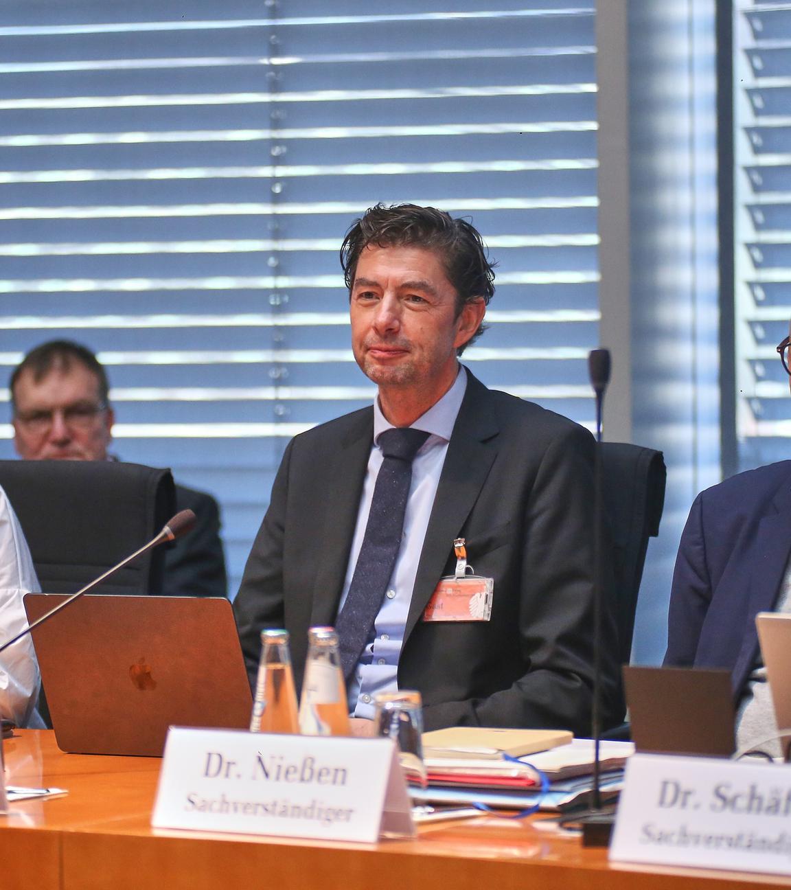 Berlin, Deutschland, 01.12.2025: Paul-Loebe-Haus: Anhoerung der Corona-Enquete-Kommission: Kristina Boehm, Christian Drosten und Johannes Niessen (v.l.n.r.)