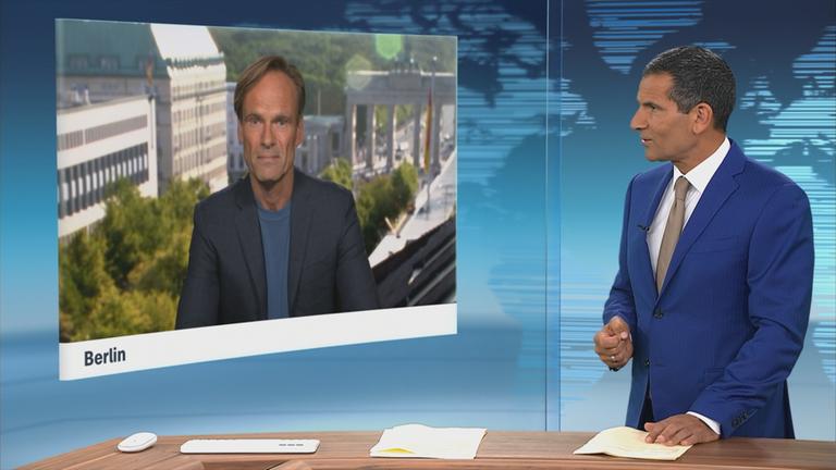 ZDF-Korrespondenten Wulf Schmiese und Laura Wiedeking