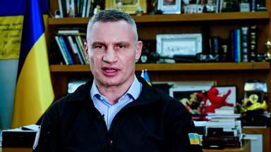 Vitali Klitschko zugeschaltet aus Kiew bei Schalte Maybrit Illner
