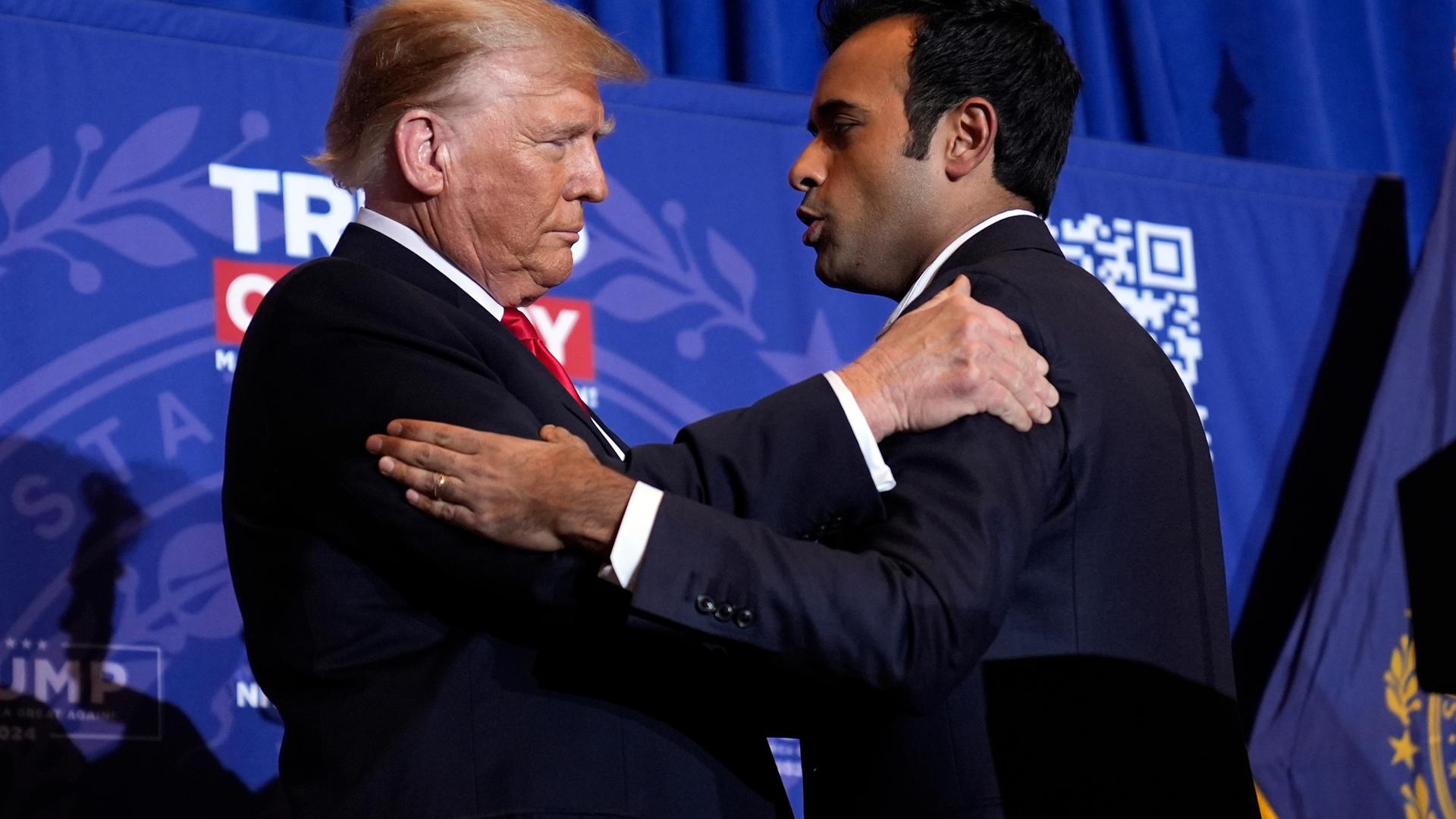Archiv: Vivek Ramaswamy und Donald Trump am 16.01.2024