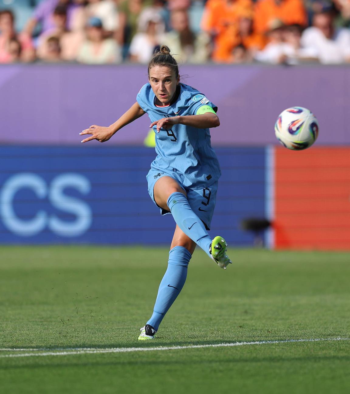 Am 5. Juli 2025 erzielte Vivianne a das 1:0 für die Niederlande gegen Wales.