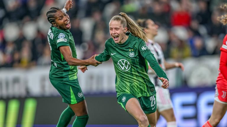 Vivien Endemann jubelt am 19.02.2026 nachdem sie das 1:0 für Wolfsburg erzielt hat.