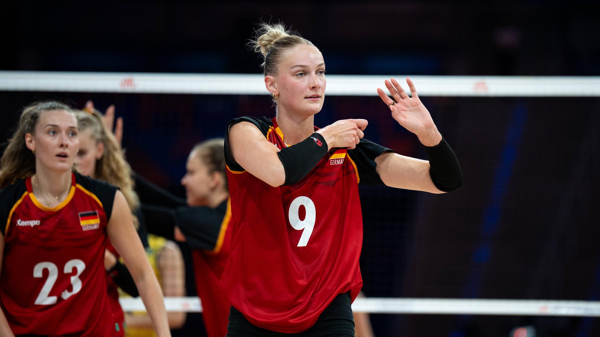 Volleyball Nations League der Frauen VNL 2025. Lina Alsmeier spielt während des Volleyballspiels zwischen Brasilien und Deutschland