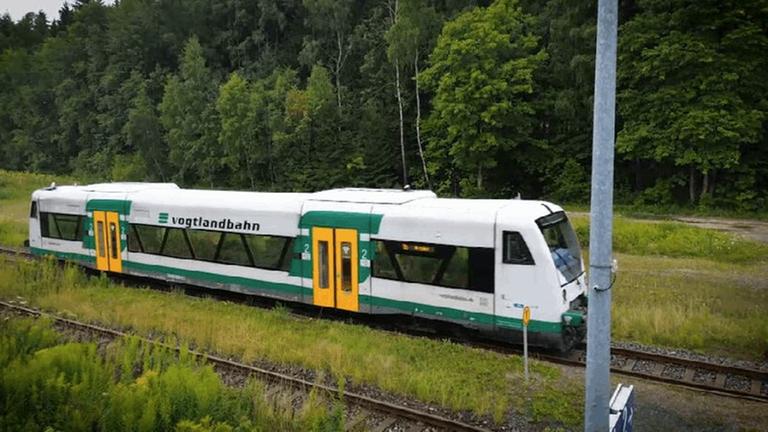 Zwotental im Vogtland: Zug hält – aber keiner darf raus